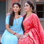 Tanvi Dogra Instagram - When the connection is so strong and divine ! ❤️😇 Meri Santoshi Maa @iamgracysingh ❤️🤗 @andtvofficial #santoshimaasunayeinvratkathayein