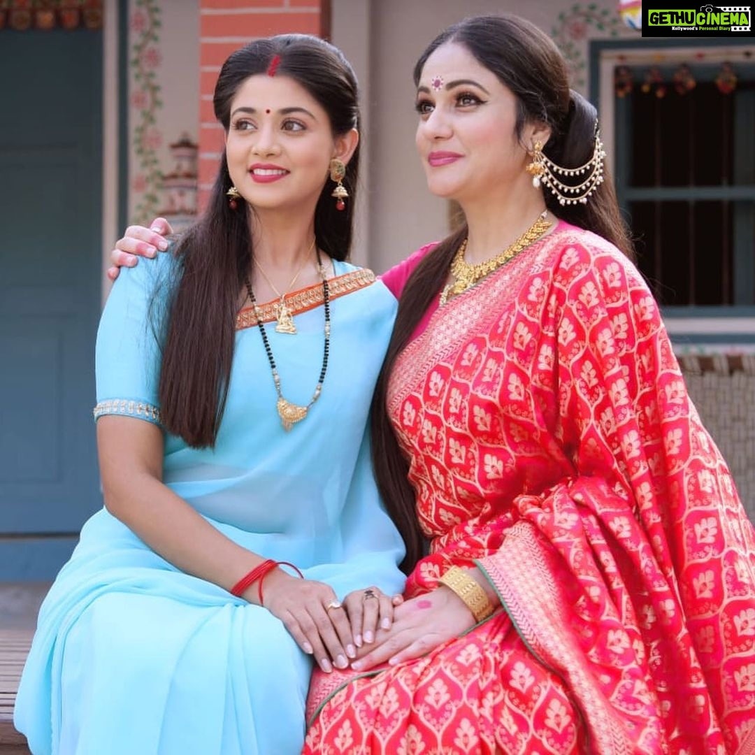 Tanvi Dogra Instagram - When the connection is so strong and divine ! ❤️😇 Meri Santoshi Maa @iamgracysingh ❤️🤗 @andtvofficial #santoshimaasunayeinvratkathayein