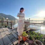 Tanvi Dogra Instagram - Living the lake life 🤍 #dallake #srinagar #kashmir #houseboat #beautiful #goldenglare