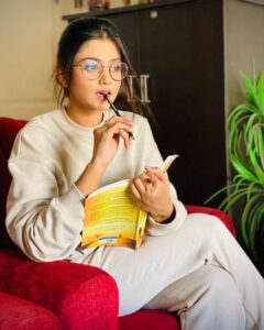 Tanvi Dogra Instagram - If you have good thoughts, they will shine out of your face like sunbeams & you will always look lovely 😊