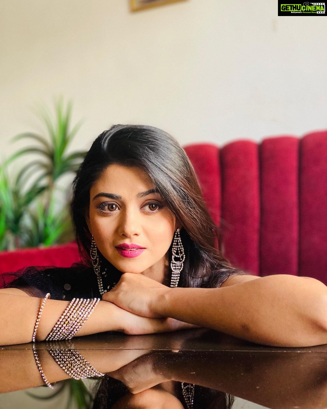 Tanvi Dogra Instagram - The beauty of woman must be seen from in her eyes, because that is the doorway to her heart , the place where love resides 🥰 📸 @co0l_yammy 😘