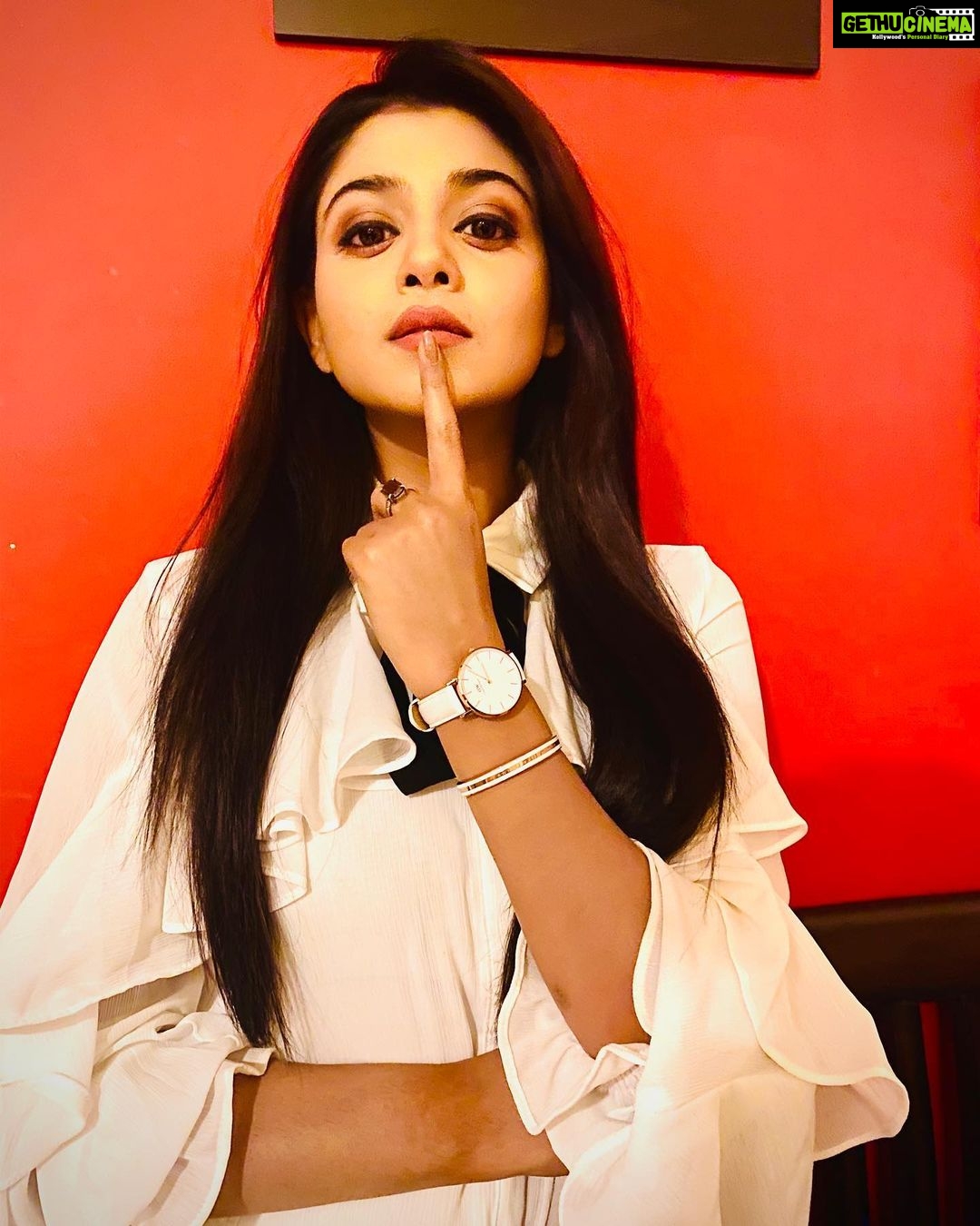 Tanvi Dogra Instagram - It’s 11/11, Treat yourself today! Buy any @danielwellington watch or accessory and get a 11% off this singles day. Plus, use my code TANVID15 to get an extra 15% off on the website. Last day to avail the offer! #danielwellington #dwindia