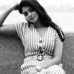 Tanvi Dogra Instagram - This retro feel ! 🤘 Marine Drive Mumbai