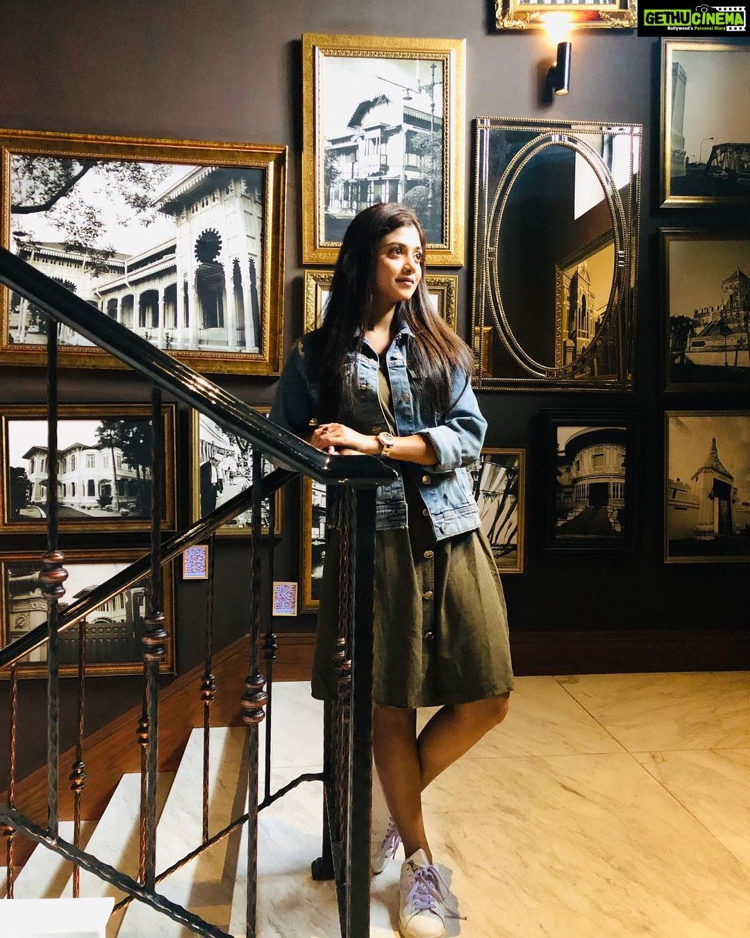 Tanvi Dogra Instagram - Have faith in your dreams and someday your rainbow will come shining through 😇 Metropole Bangkok