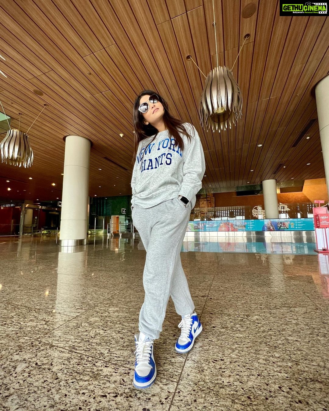 Tanvi Dogra Instagram - When you stay in your own mood 💙