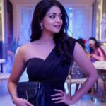 Tanvi Dogra Instagram - Black makes me look ____ !? 😉