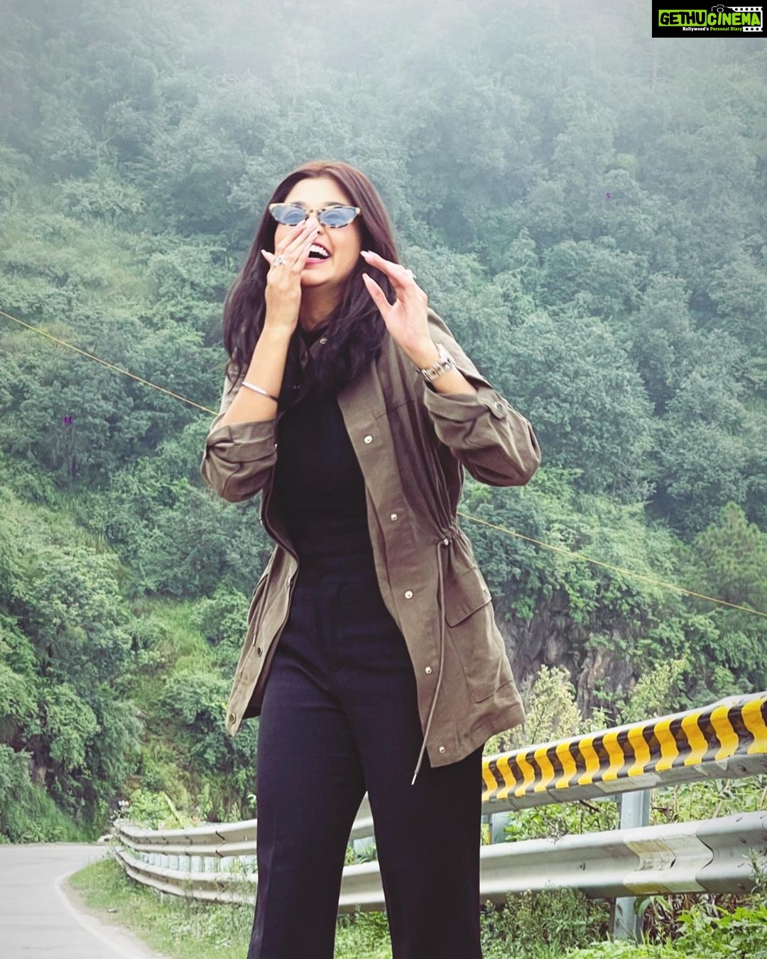 Tanvi Dogra Instagram - Let there be more joy and laughter in your living 😀😇 Shimla, Himachal, India