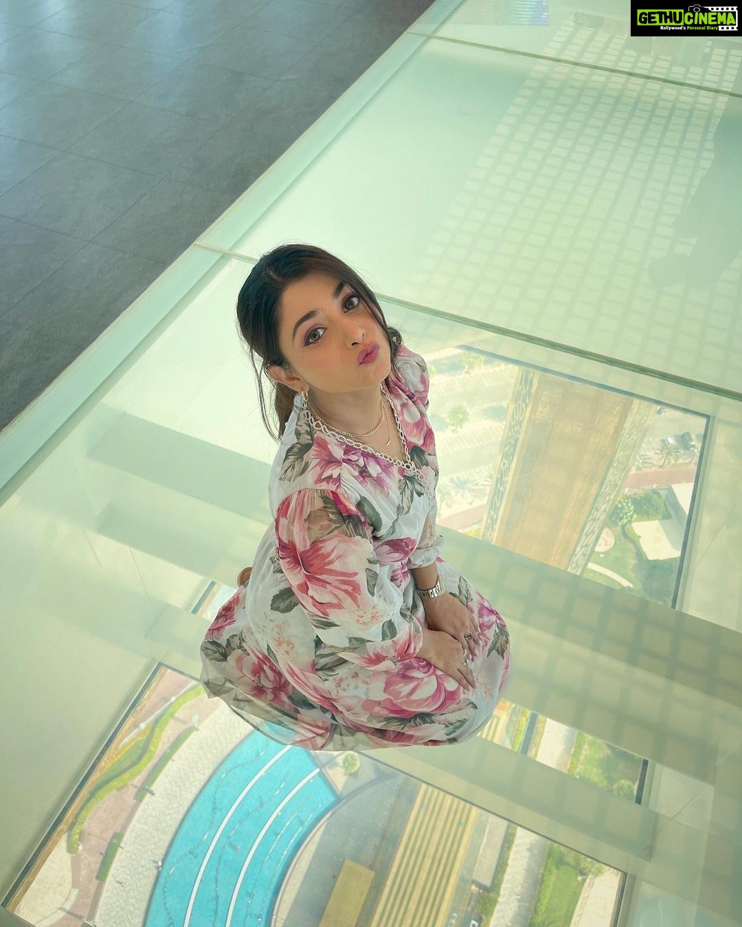 Tanvi Dogra Instagram - Happiness of being at the top ! 😍😁 Dubai Frame - World's Largest Frame, Dubai U.A.E