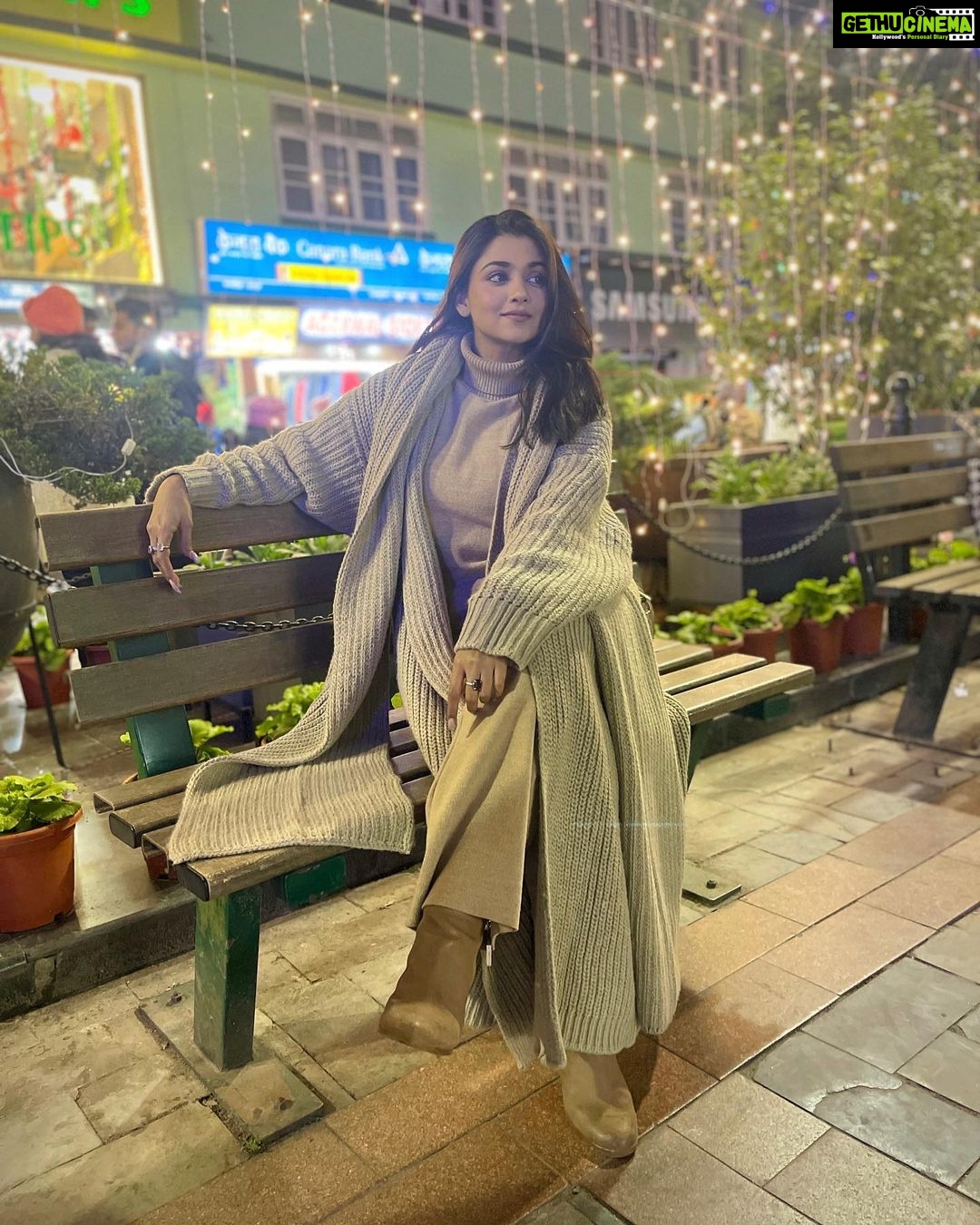 Tanvi Dogra Instagram - 1st post of the year #2022 ❤️ Hoping this year to be the best🤞🏻 MG Market Gangtok