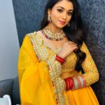Tanvi Dogra Instagram - Yellow suits me more , what say ! 💛🧡