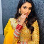 Tanvi Dogra Instagram - Yellow suits me more , what say ! 💛🧡