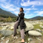 Tanvi Dogra Instagram - Skies of blue 💙 #pahalgam #kashmir #beautifuldestination #travel #scenic Pahalgam, Kashmir