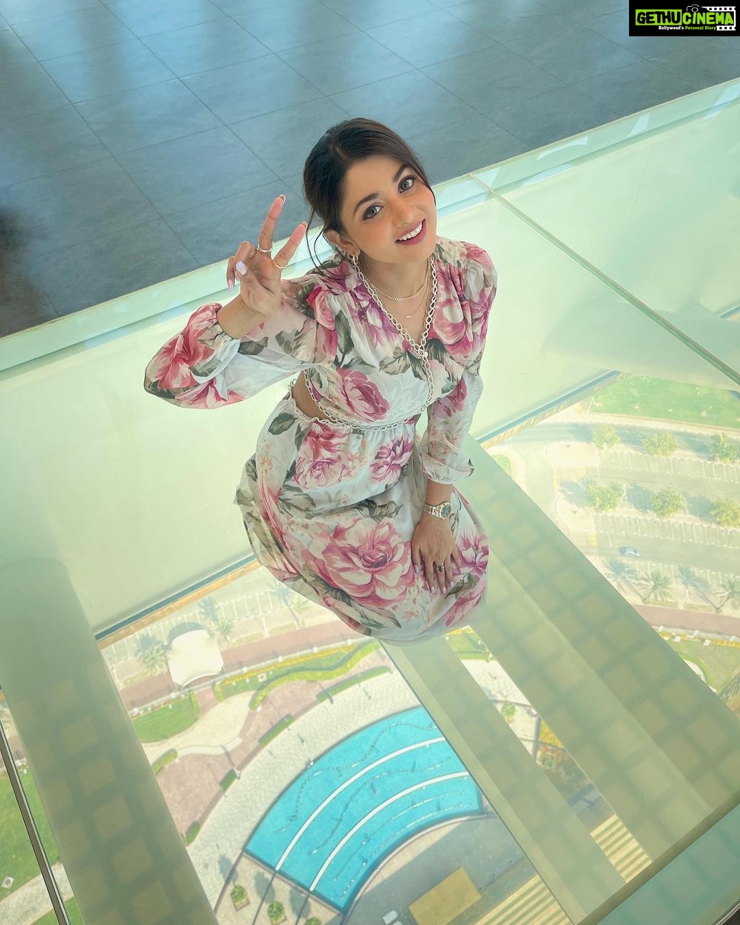 Tanvi Dogra Instagram - Happiness of being at the top ! 😍😁 Dubai Frame - World's Largest Frame, Dubai U.A.E