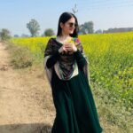 Tanvi Nagi Instagram - Khwaabon ke tinnko se chal banaye aashiyana.. ❤️