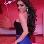 Tanya Sharma Instagram - For your eyes only 👀 . . Happy weekend 🤗🌻 #instagood #instadaily #instafashion #friday #tanyasharma #fyp #explore