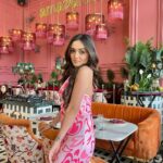 Tanya Sharma Instagram - Ms Pinky is ready now 🌸☺️ . . #lunchdate #instafashion #love #grateful #sisters #sharmasisters #tanyasharma