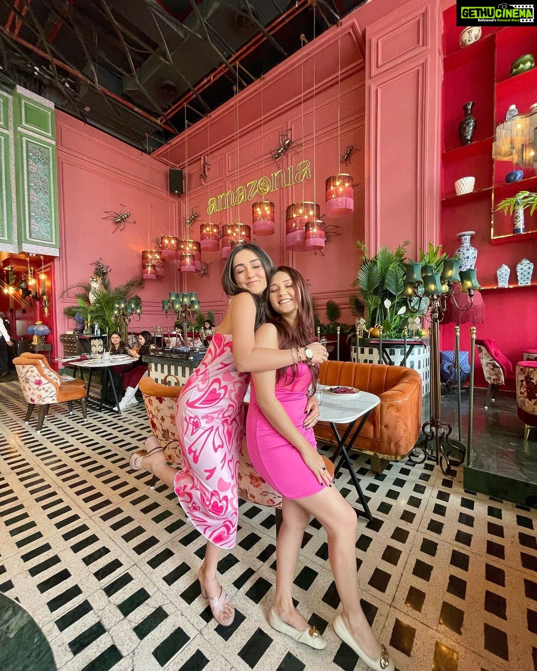Tanya Sharma Instagram - Ms Pinky is ready now 🌸☺️ . . #lunchdate #instafashion #love #grateful #sisters #sharmasisters #tanyasharma