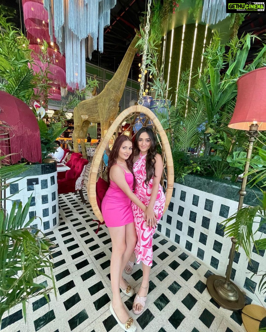 Tanya Sharma Instagram - Ms Pinky is ready now 🌸☺️ . . #lunchdate #instafashion #love #grateful #sisters #sharmasisters #tanyasharma
