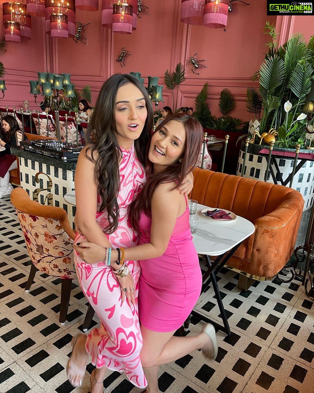 Tanya Sharma Instagram - Ms Pinky is ready now 🌸☺️ . . #lunchdate #instafashion #love #grateful #sisters #sharmasisters #tanyasharma