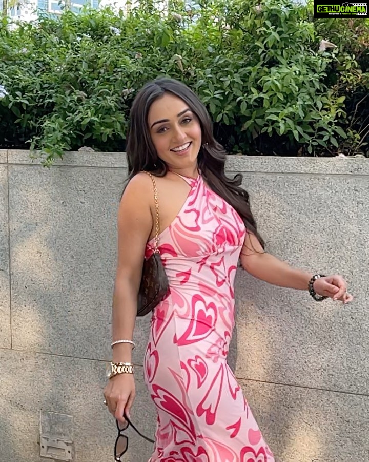 Tanya Sharma Instagram - The snack that smiles back 😉 . . #pink #ootd #tanyasharma #instagood #lunchdate #love #instafashion #allpink Amazonia