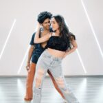 Tanya Sharma Instagram - Love for old songs 🙌🏻 Did a quick dance piece with @prateeksinghal17 Shot and edited by - @mohitpanwarofficial Special thanks to @i_m_rutpanna_aishwarya #reels #reelsinstagram #reelitfeelit #reelkarofeelkaro #reelsvideo #reelsindia #dhoom2 #dance #dancereels #dancechallenge #dancing #choreography #explore #tanyasharma #fyp