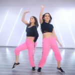 Tanya Sharma Instagram - Late for this trend but we made it 🙄😝✌🏻 #trend #trendingnow #reels #reelkarofeelkaro #reelitfeelit #sisters #sharmasisters