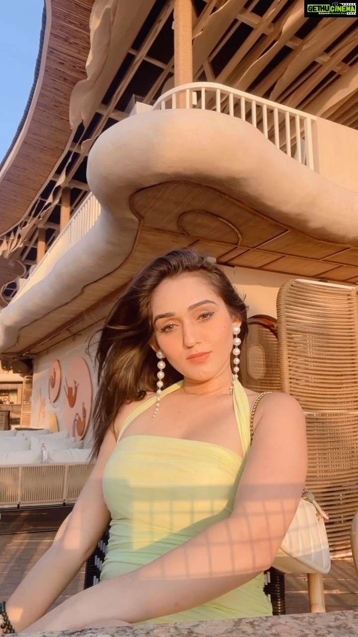 Tanya Sharma Instagram - Be realistic 😏😏😂 Tag those girls 👧🤣 #girls #reels #explore #reelsinstagram #reelkarofeelkaro #tanyasharma