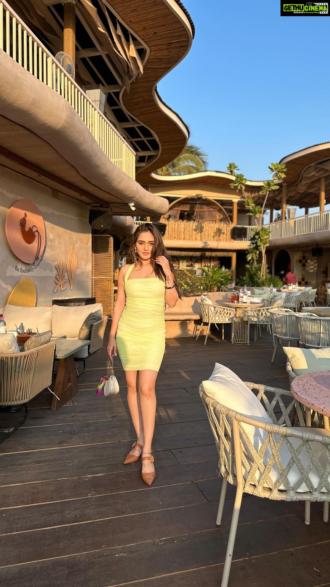 Tanya Sharma Instagram - And I’m out on the town with a simple mission😎 Took the plunge at @dubkigoa 😍 The food, the drinks, the vibes were all unparalleled 🌊 A must-visit if you’re ever in Vagator! #DubkiGoa #TakeThePlunge #DoOrDive . #reels #reelsinstagram #reelsvideo #trendingnow #badasswomen #reelkarofeelkaro #girls #goa #travel #slowmotion #tanyasharma #trending