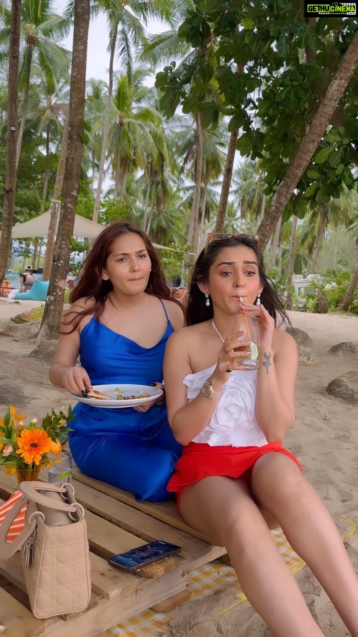 Tanya Sharma Instagram - TAG YOUR SISTERS π―ββοΈ Never paying the bill when you around π€ thanks no thanks π€£π€£π€£π€£π€£ #eldersister #youngersister #sisters #reels #explore #fyp #reelsinstagram #reelitfeelit #reelkarofeelkaro #sharmasisters