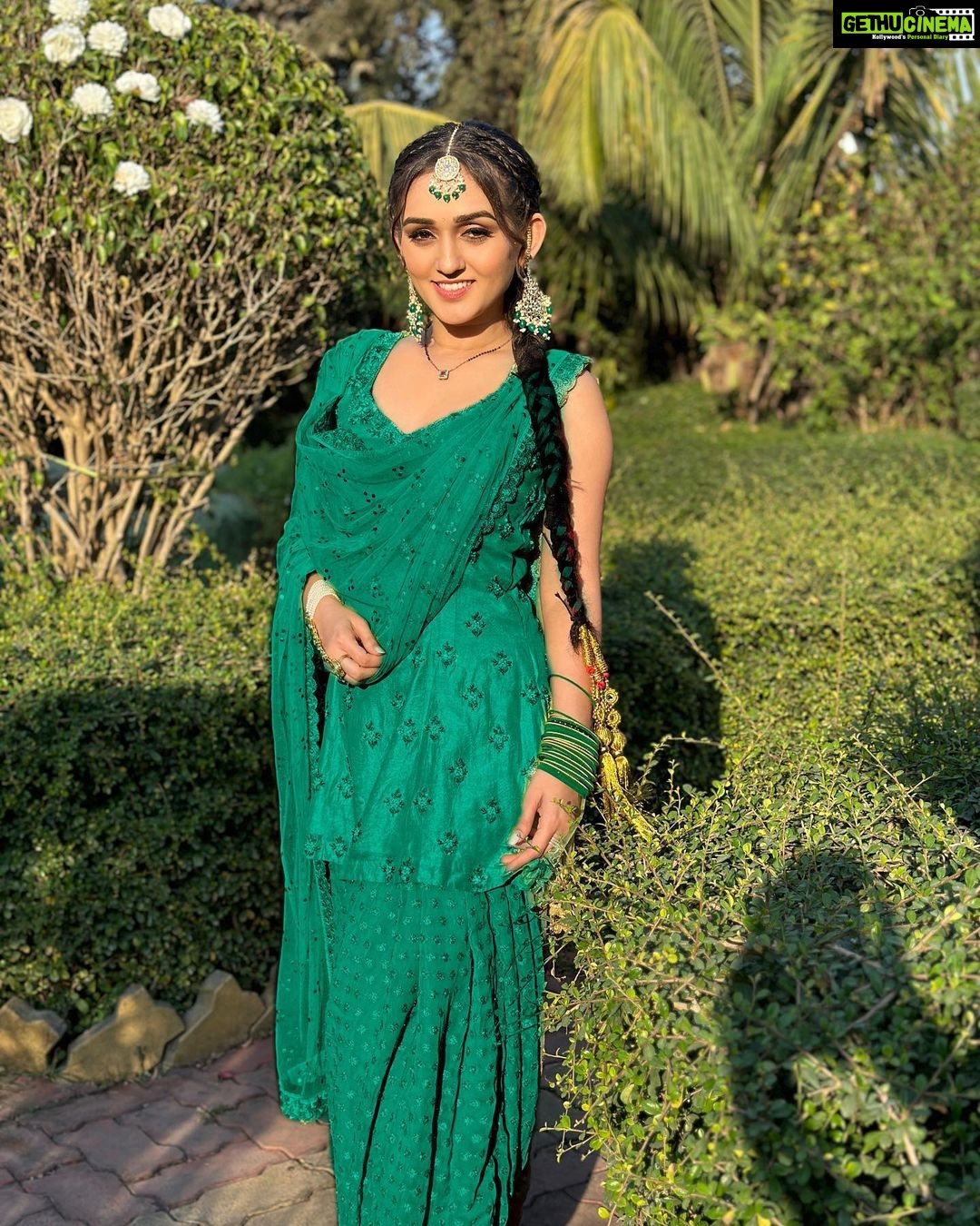 Tanya Sharma Instagram - Menu bhi nakhre sone lagde😉 . . Also comment if you’ll like dark green or light green 😎
