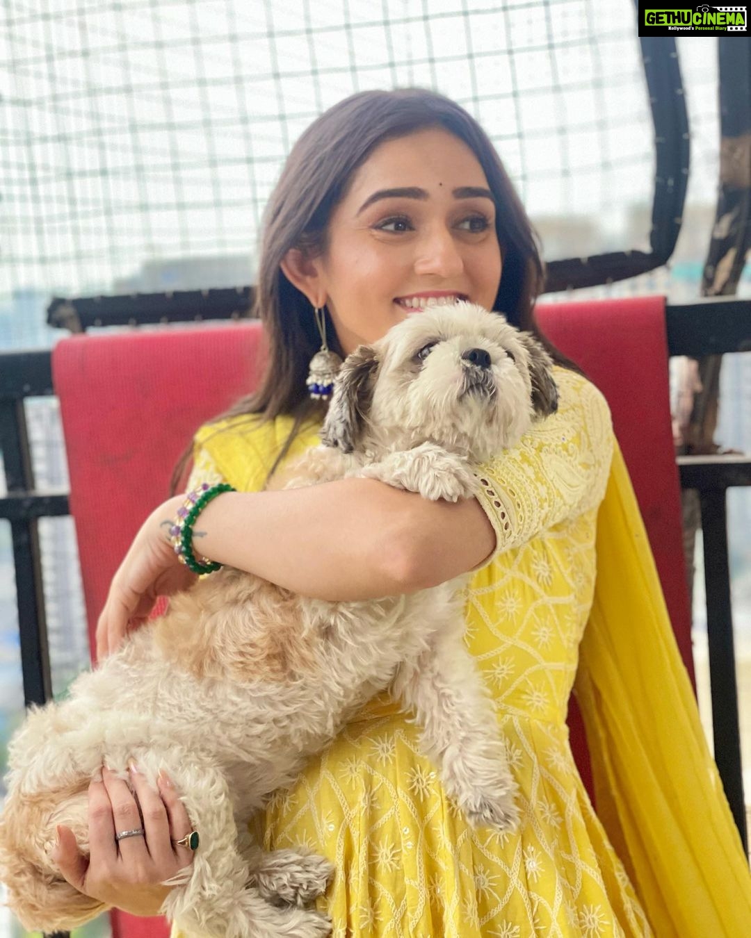 Tanya Sharma Instagram - #Throwback to look pose repeat 🐶
