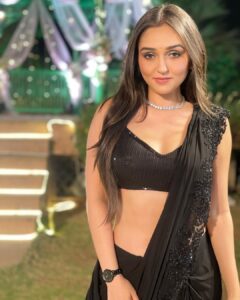 Tanya Sharma Instagram - BLACK SAREE supremacy >>>> 
.
.
Styled by - @nehaadhvikmahajan 
Saree - @neerusindia 
Mua - @ravi_makeup__artist  #saree #love #black #indian #instagood