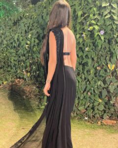 Tanya Sharma Instagram - BLACK SAREE supremacy >>>> 
.
.
Styled by - @nehaadhvikmahajan 
Saree - @neerusindia 
Mua - @ravi_makeup__artist  #saree #love #black #indian #instagood