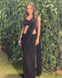 Tanya Sharma Instagram - BLACK SAREE supremacy >>>> 
.
.
Styled by - @nehaadhvikmahajan 
Saree - @neerusindia 
Mua - @ravi_makeup__artist  #saree #love #black #indian #instagood