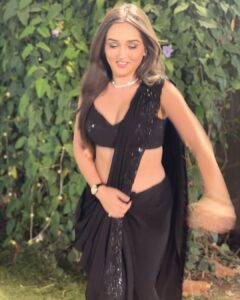 Tanya Sharma Instagram - BLACK SAREE supremacy >>>> . . Styled by - @nehaadhvikmahajan Saree - @neerusindia Mua - @ravi_makeup__artist #saree #love #black #indian #instagood