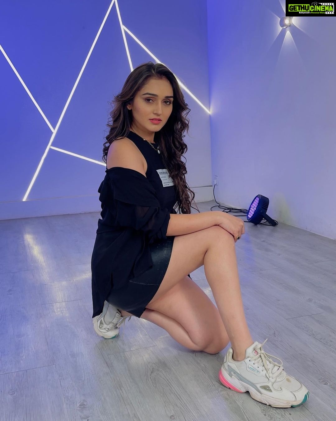 Tanya Sharma Instagram - Baby, calm down 🤓