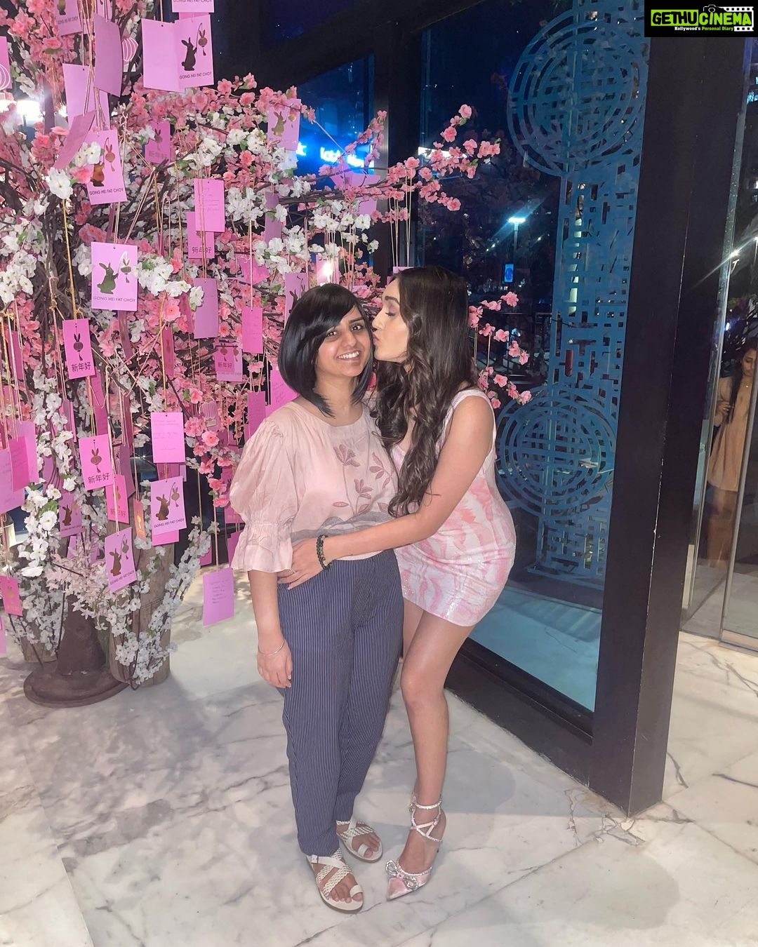 Tanya Sharma Instagram - Valentines ๐ dump with my precious people ๐ค๐ฅน Every year we celebrate galentines๐น itโs time guys ๐๐๐๐๐ค #iykyk #girlfriends #besties #schoolfriends #love Yauatcha Mumbai