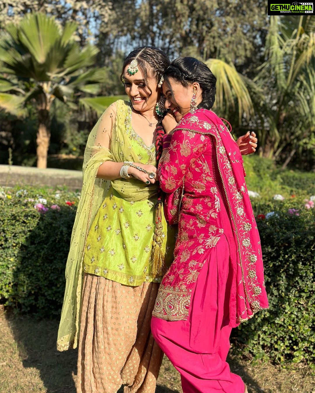 Tanya Sharma Instagram - Rimmiii simmi back at it 😎 don’t forget to watch Lohri special tonight at 6pm only on @colorstv #ssk2 #rimmisimmi #sister #tvshow #punjabi #punjabisuits #punjabikudi