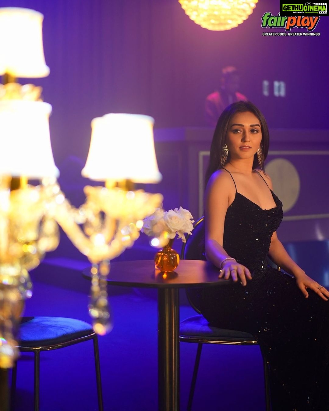 Tanya Sharma Instagram - “What do you call it when glamour and cricket come together? Fairplay.” . . #Kingdomofgamenight #luxury #luxuryliving #unmissable #amazing #poker #roulette #mood #nightlife #jackpot #win