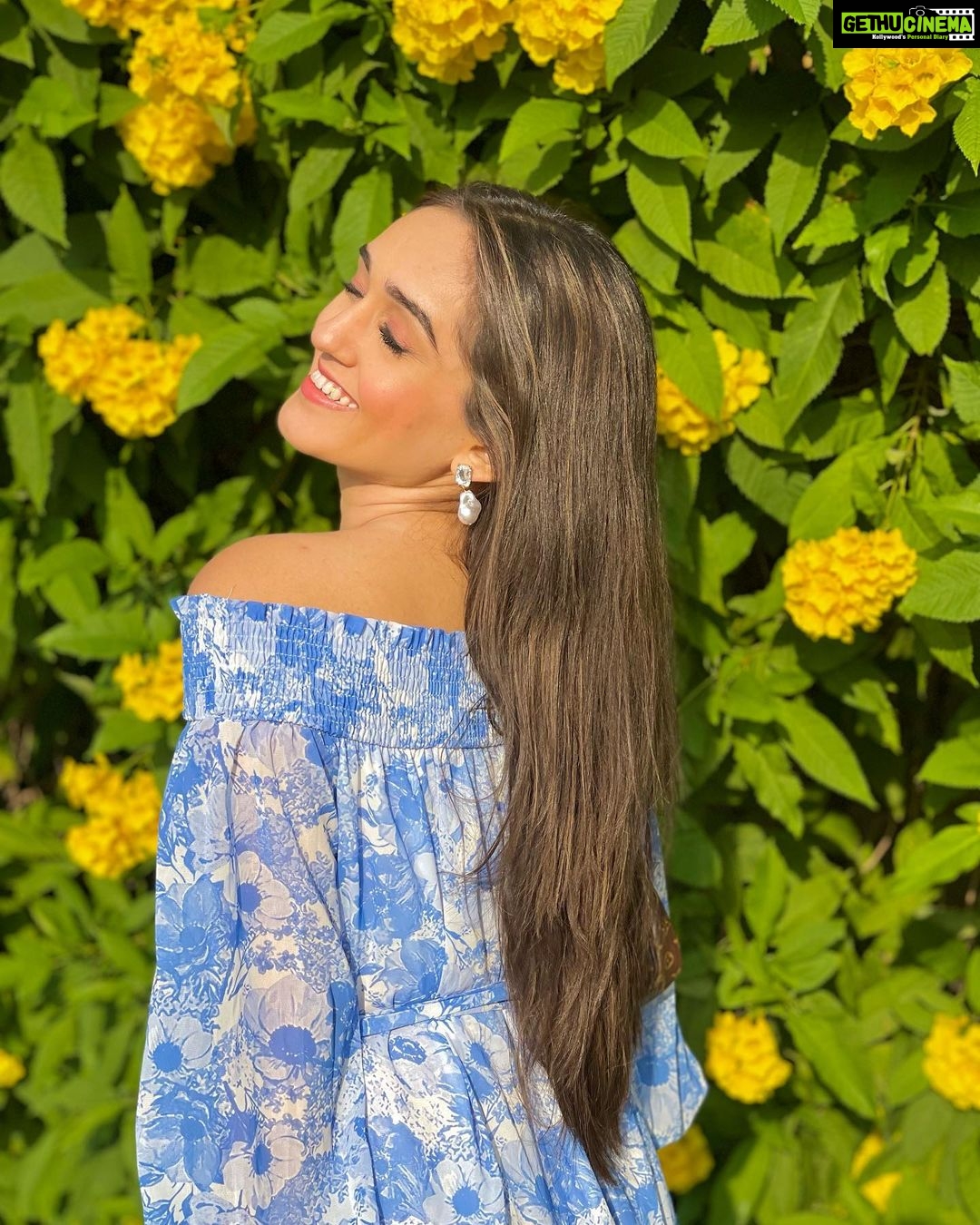 Tanya Sharma Instagram - Ab dekhoon na Aaye jo ab koyi subah tere bina Aur chaahun na Ho sach koyi khwaab mera tere bina π€ . . Good morning lovelies ! Have an amazing day π #wednesday #sunshine #tanyasharma #ootd #instafashion #instagood #instadaily