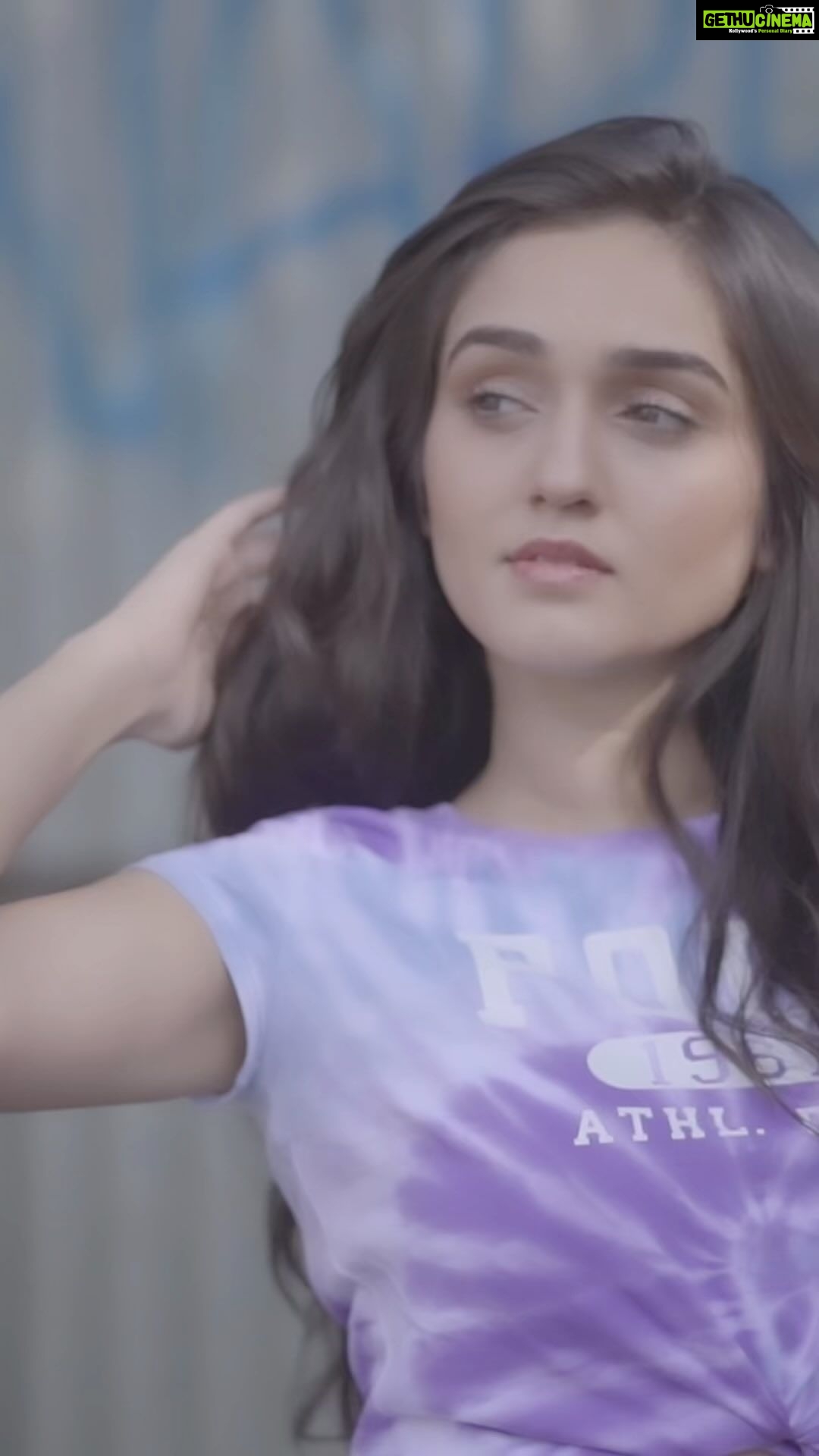 Tanya Sharma Instagram - Sab Kuch Keh Kar Hi, Sab Ko Batana Zaroori Hai Kya🥺 . . #reels #reelkarofeelkaro #reelsindia #explore #slowmo #beautyshots #tanyasharma