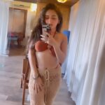 Tanya Sharma Instagram - Hello November 🤞🏻 Serving few lewks 🫰🏻 . .#reels #trendsetter #trendingreels #mirrorselfie #selfie #tanyasharma #instagood #reelkarofeelkaro