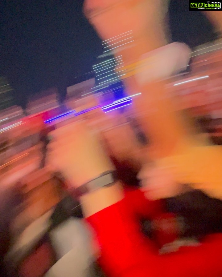Tanya Sharma Instagram - First concert ever done ā
So much of energy phew!! A great setup for an amazing cause #feedingindiaconcert . .Swipe RIGHT š for some crazy videos from the concert @feedingindia @zomato @gopromoto.in #concert #ootd #instagood #sunday #love #postmalone #postmaloneconcert #zomaland #tanyasharma