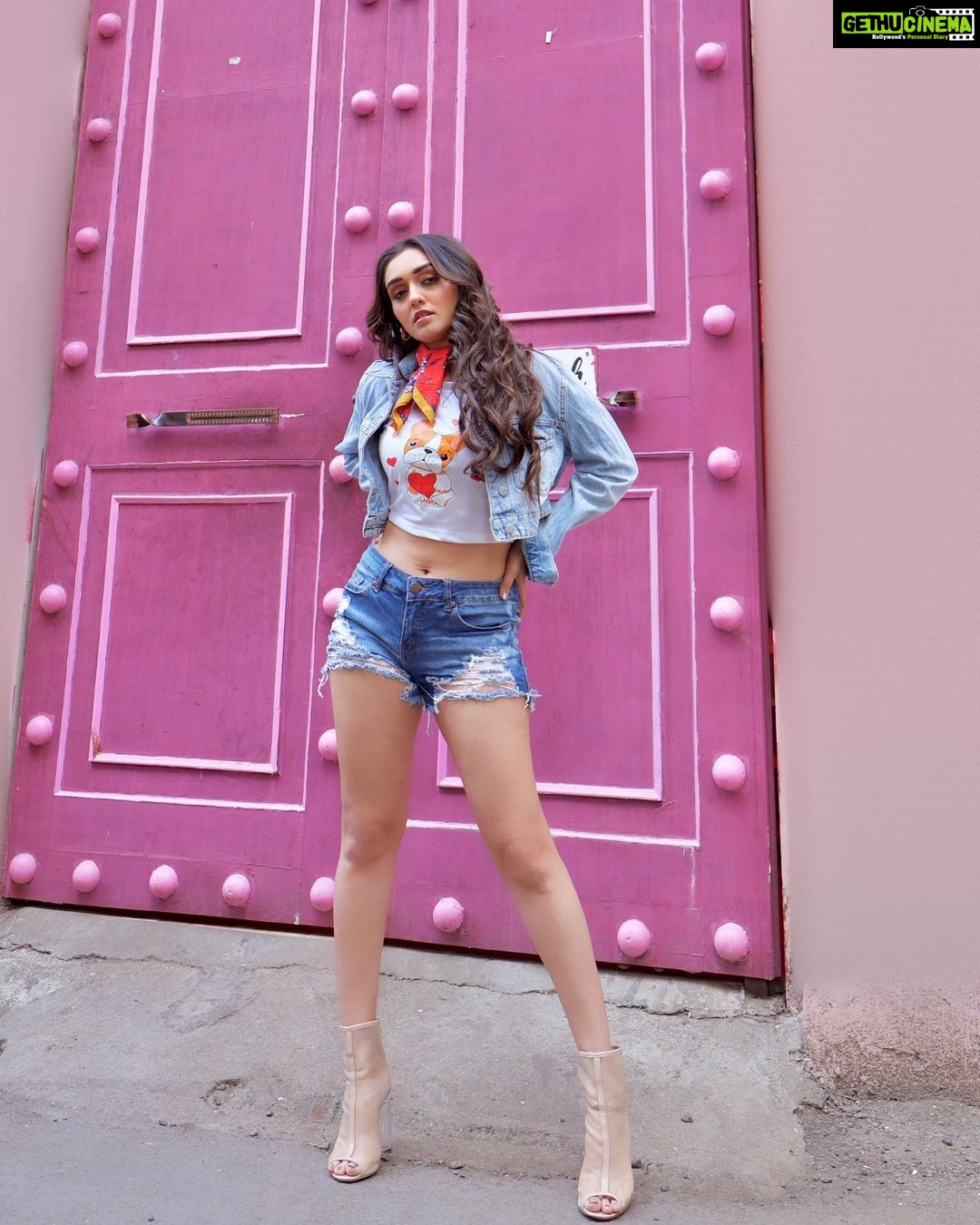 Tanya Sharma Instagram - Not the best idea 🤷🏻♀️ . . Shot by - @mayank99683 Styled by - @stylespeaksbyhoney_ Mua - @disharanavat_hmua Location - @sugardaddybistro