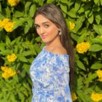 Tanya Sharma Instagram - Ab dekhoon na Aaye jo ab koyi subah tere bina Aur chaahun na Ho sach koyi khwaab mera tere bina 🤍 . . Good morning lovelies ! Have an amazing day 😘 #wednesday #sunshine #tanyasharma #ootd #instafashion #instagood #instadaily