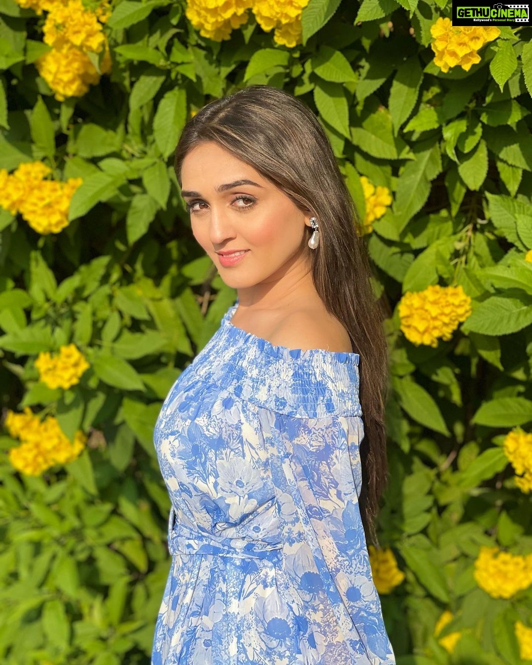 Tanya Sharma Instagram - Ab dekhoon na Aaye jo ab koyi subah tere bina Aur chaahun na Ho sach koyi khwaab mera tere bina π€ . . Good morning lovelies ! Have an amazing day π #wednesday #sunshine #tanyasharma #ootd #instafashion #instagood #instadaily