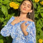 Tanya Sharma Instagram - Ab dekhoon na Aaye jo ab koyi subah tere bina Aur chaahun na Ho sach koyi khwaab mera tere bina 🤍 . . Good morning lovelies ! Have an amazing day 😘 #wednesday #sunshine #tanyasharma #ootd #instafashion #instagood #instadaily