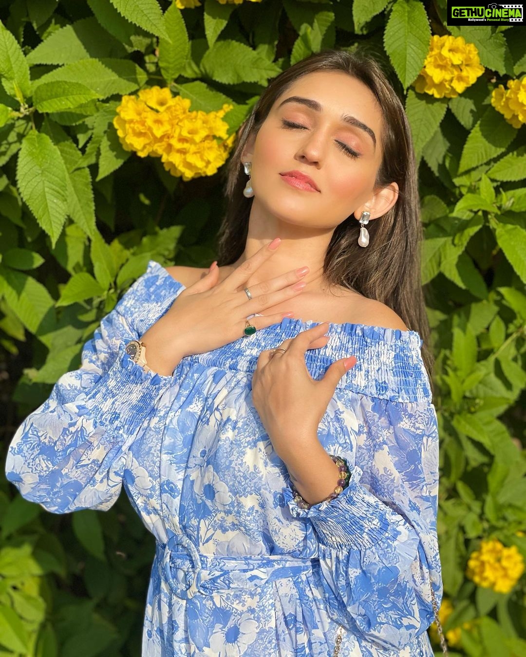 Tanya Sharma Instagram - Ab dekhoon na Aaye jo ab koyi subah tere bina Aur chaahun na Ho sach koyi khwaab mera tere bina π€ . . Good morning lovelies ! Have an amazing day π #wednesday #sunshine #tanyasharma #ootd #instafashion #instagood #instadaily