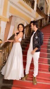 Tanya Sharma Instagram - Gosh ! It’s backless 🤷🏻‍♀️ . . #reels #reelkarofeelkaro #reelitfeelit #pooh #k3g #dialogues #explore #fyp #reevaan #tanyasharma #karansharma