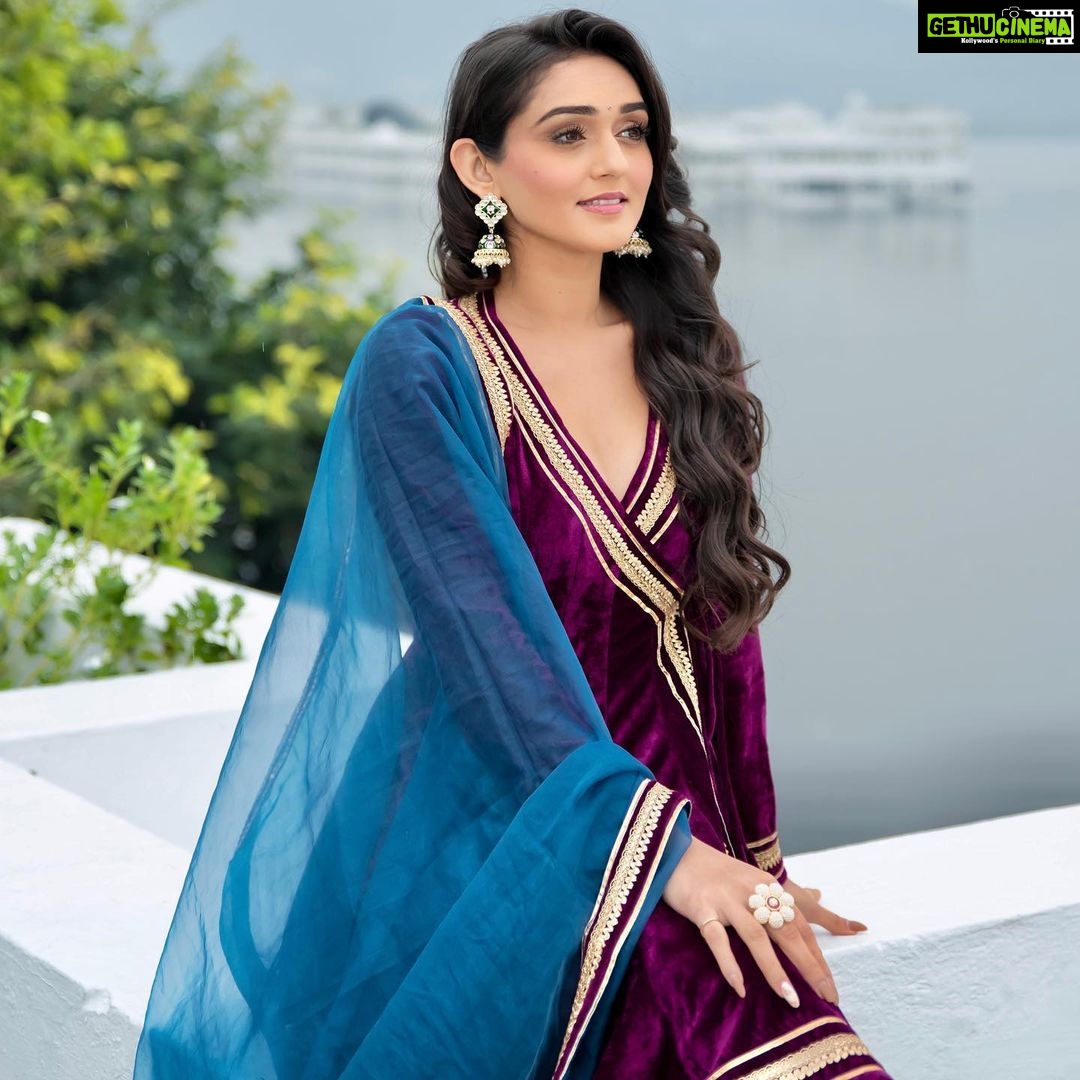 Tanya Sharma Instagram - Aur tum 🤍 . . #weekend #saturdaymood #tanyasharma #fyp #explore #traditionalwear #udaipur #ethnicwear